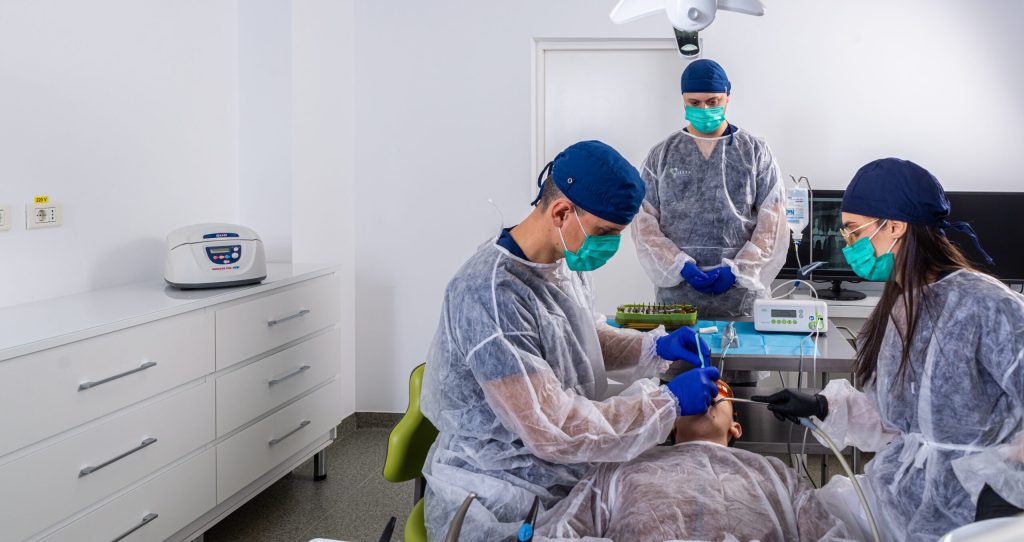 Implantologie si chirurgie dentara (4)